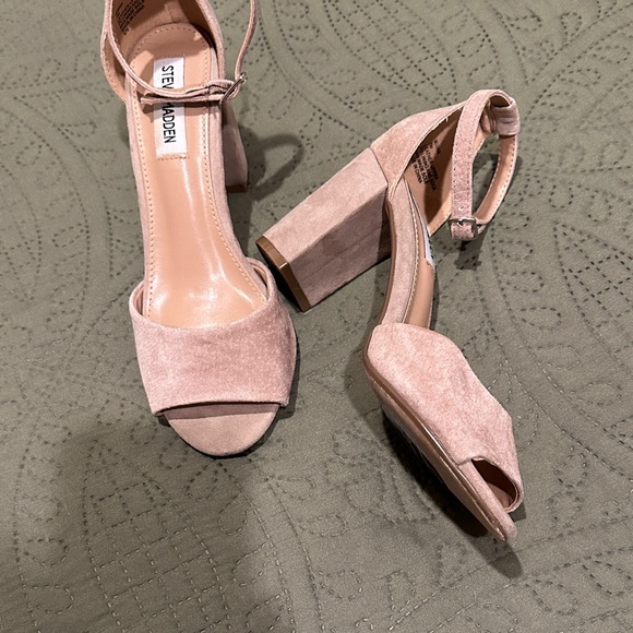 Steve Madden Tan Suede Block Heels with Strap - Picture 4 of 4